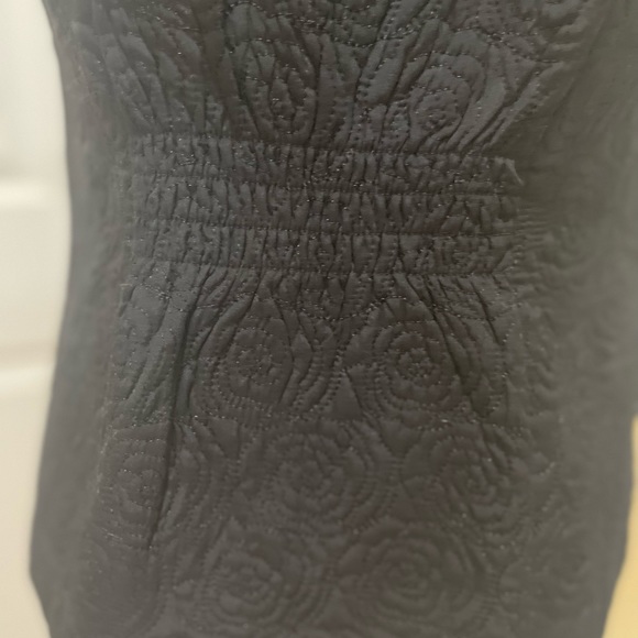 Dress Barn Black form fitting vest.  Quilted, front slit pockets, size small - Picture 7 of 8